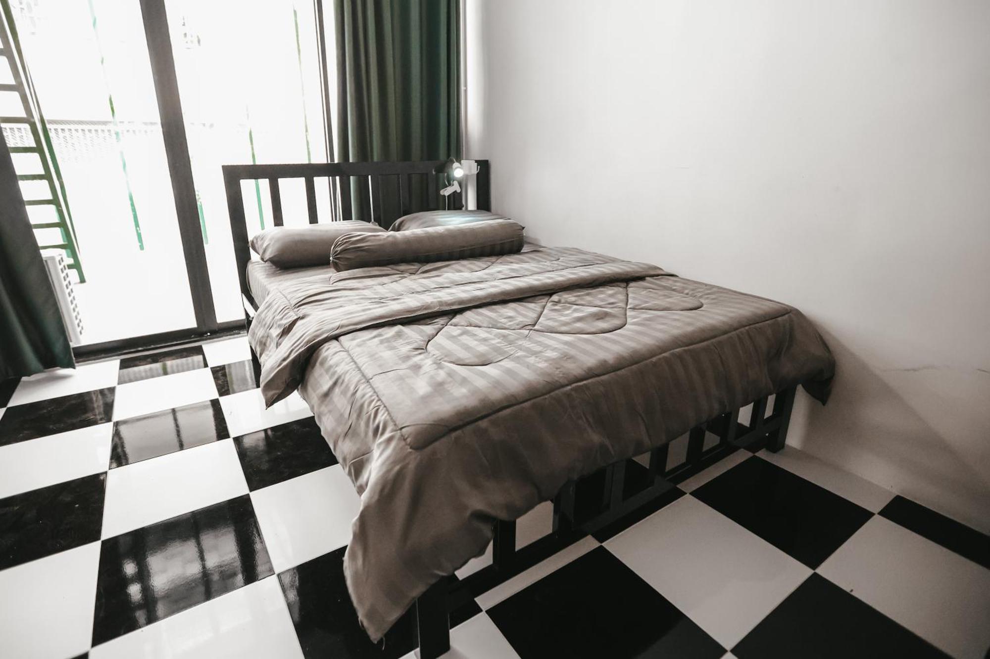 Noir Cafe And Hostel Chinatown Bangkok Buitenkant foto
