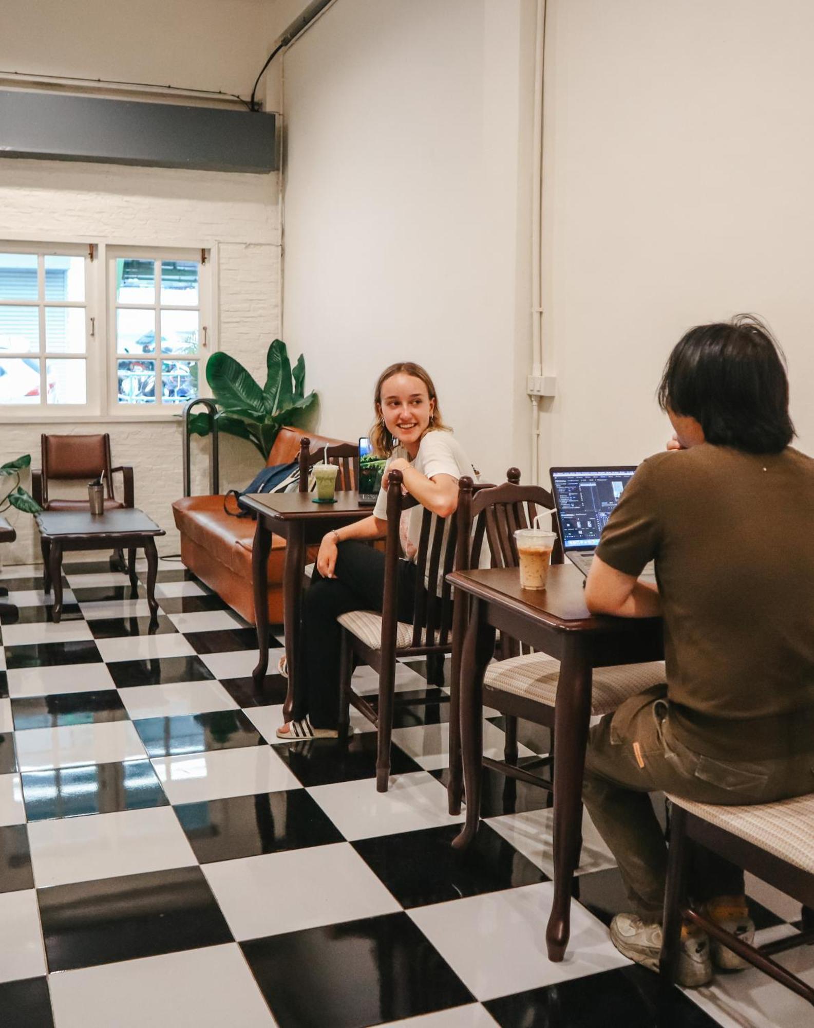 Noir Cafe And Hostel Chinatown Bangkok Buitenkant foto